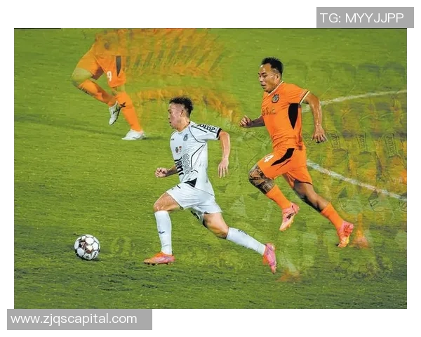 足球明星在绿茵场上带球瞬间展现的魅力与风采照片集